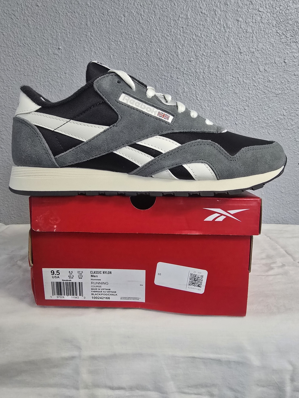 Reebok Classic Nylon Men’s Sneakers in Black and Gray